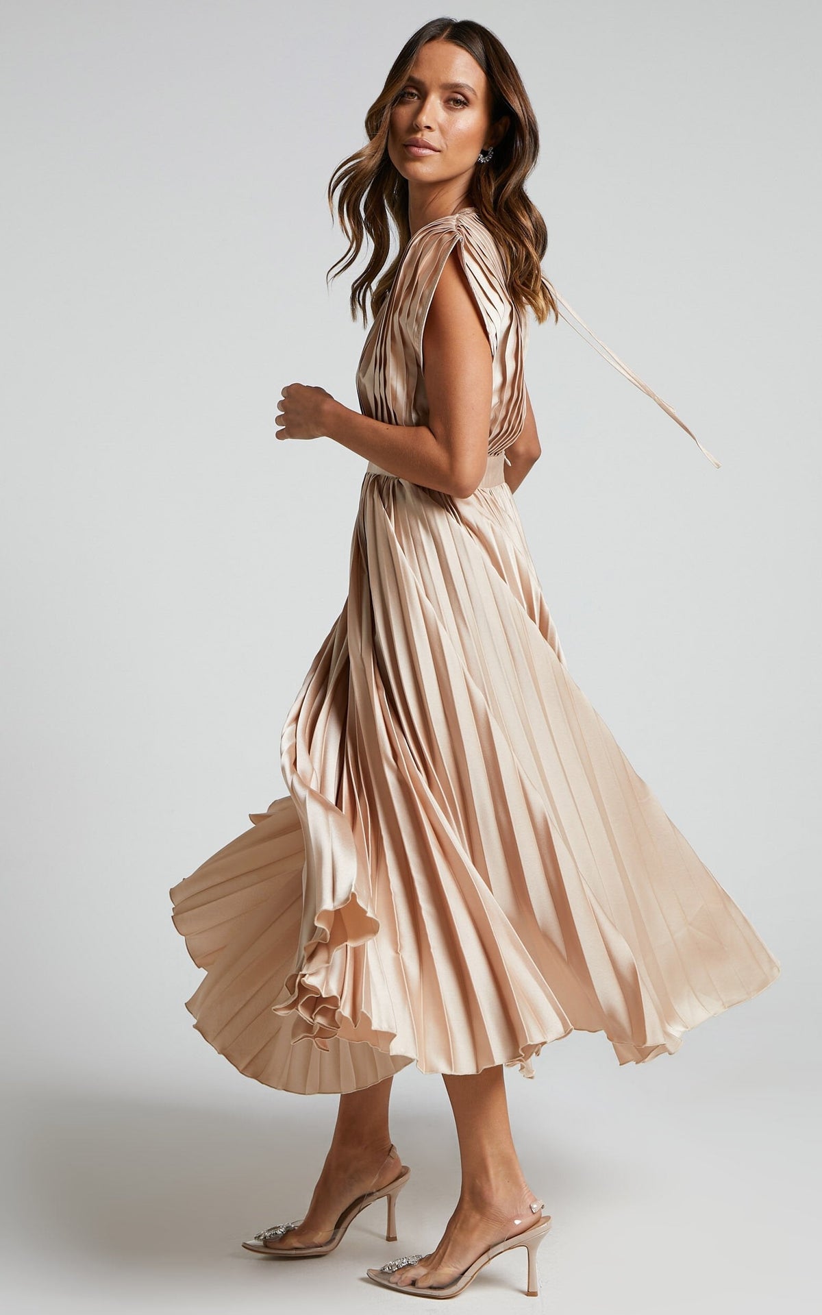 Robe Midi Fluide en Satin Pliée à Col en V Élégante