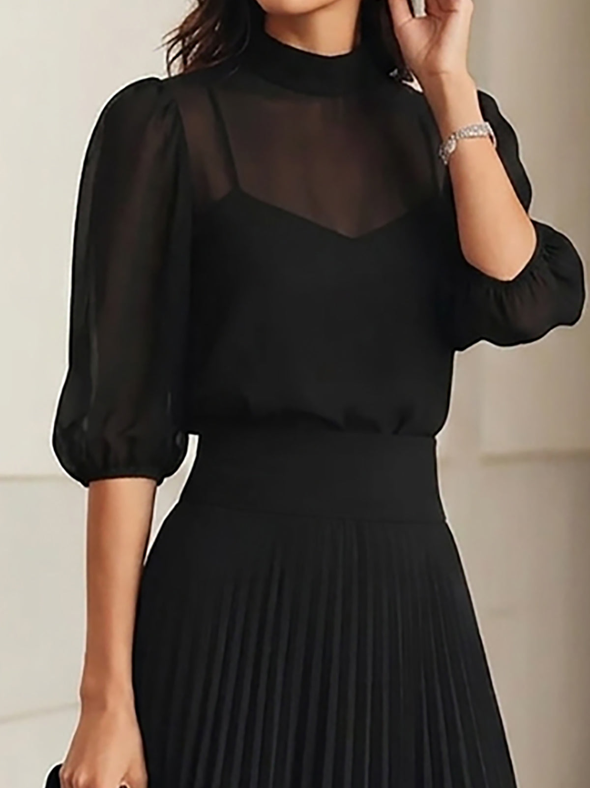 Ensemble Trois Pièces Top en Chiffon Noir et Jupe Midi Plissée