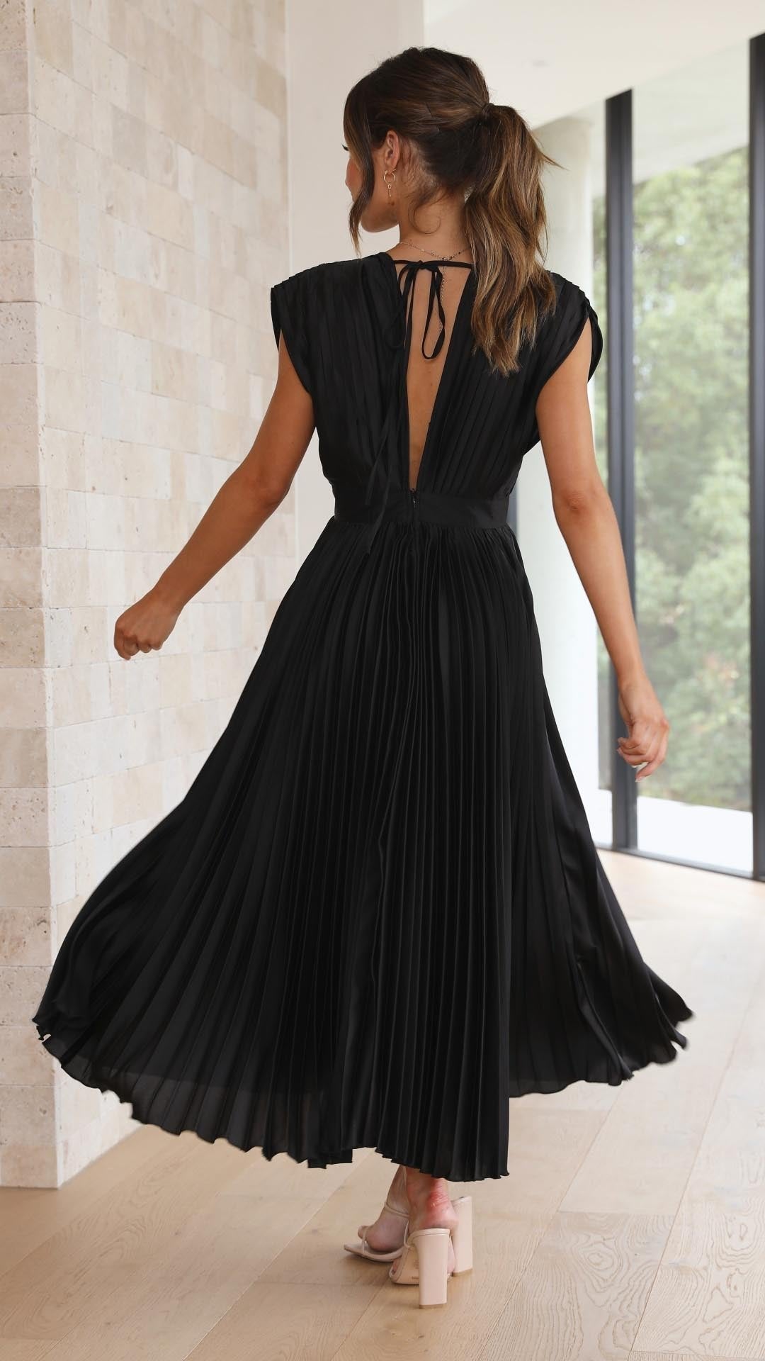 Robe Midi Fluide en Satin Pliée à Col en V Élégante