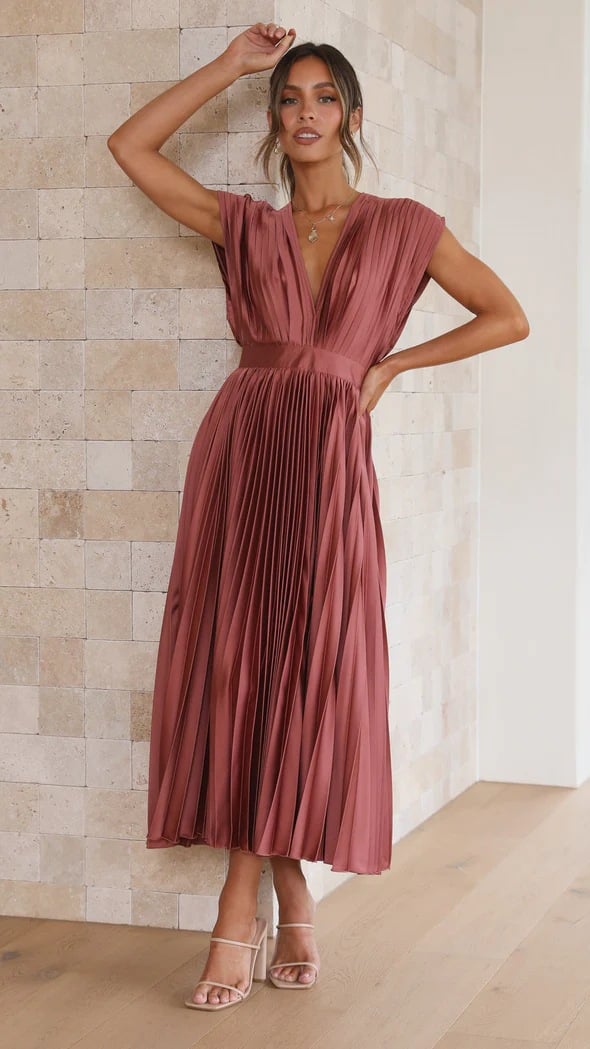Robe Midi Fluide en Satin Pliée à Col en V Élégante