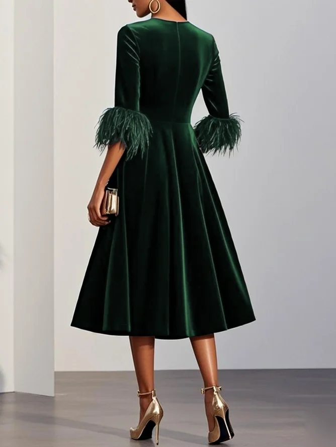 Robe Midi en Velours Bleu Foncé avec Finition en Plume et Col Rond, Manches Courtes, Silhouette en A