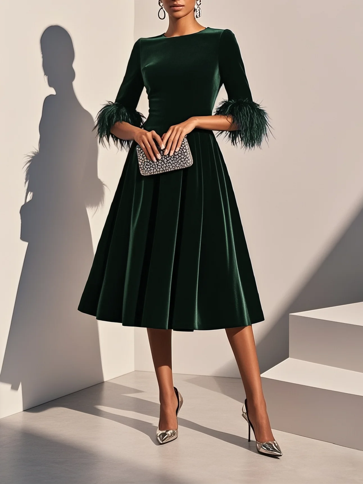 Robe Midi en Velours Bleu Foncé avec Finition en Plume et Col Rond, Manches Courtes, Silhouette en A