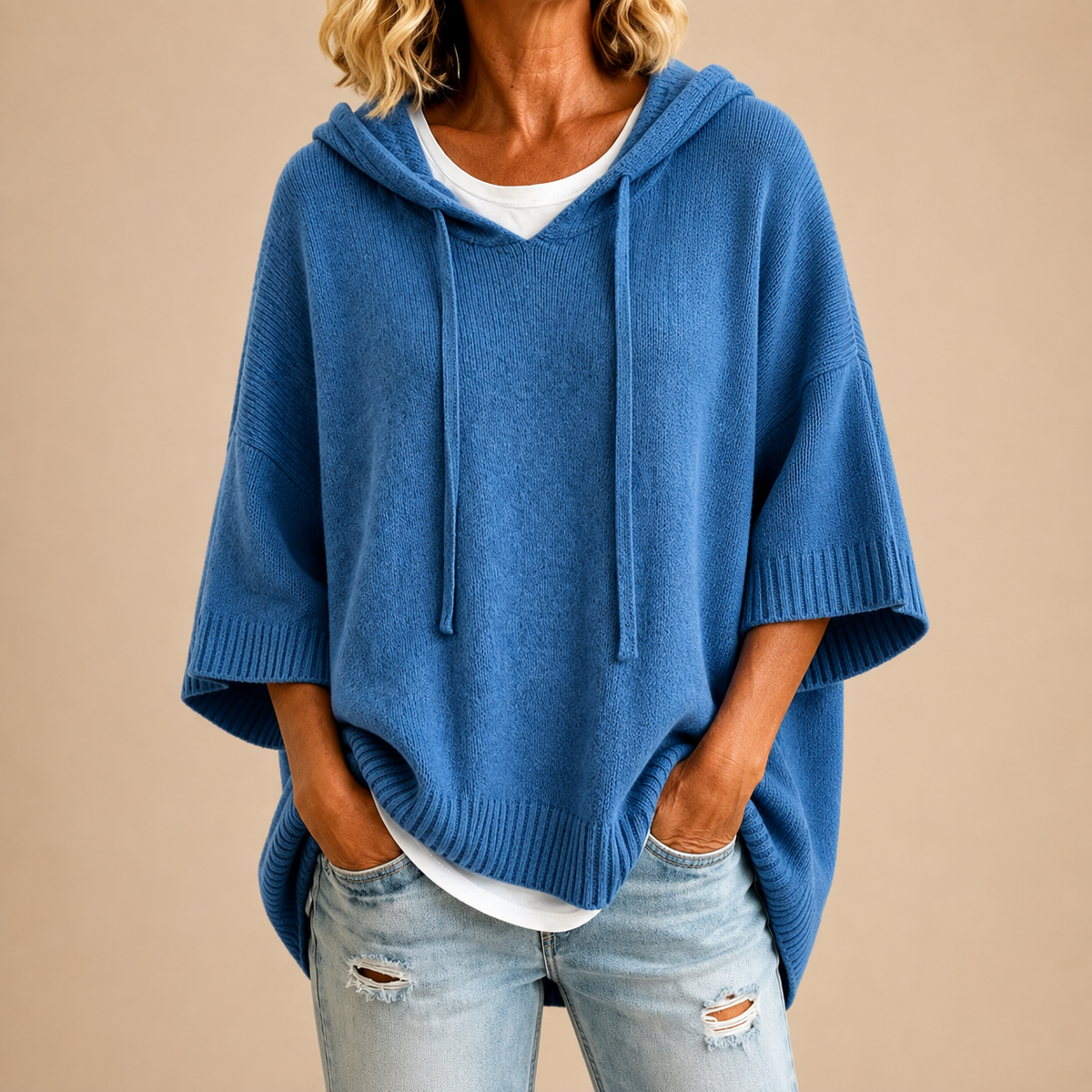 Poncho en Tricot avec Capuche en Bleu