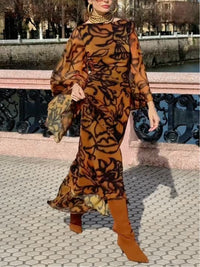 Robe longue brune avec imprimé et manches larges