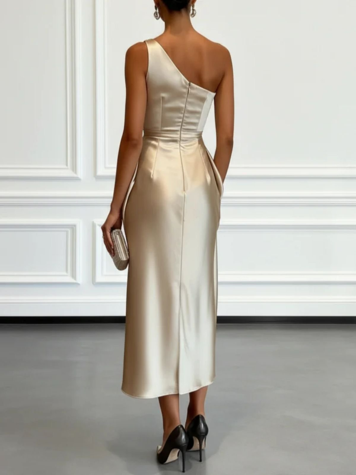 Robe Midi Froncée Sans Manches en Satin Champagne à Épaule Unique