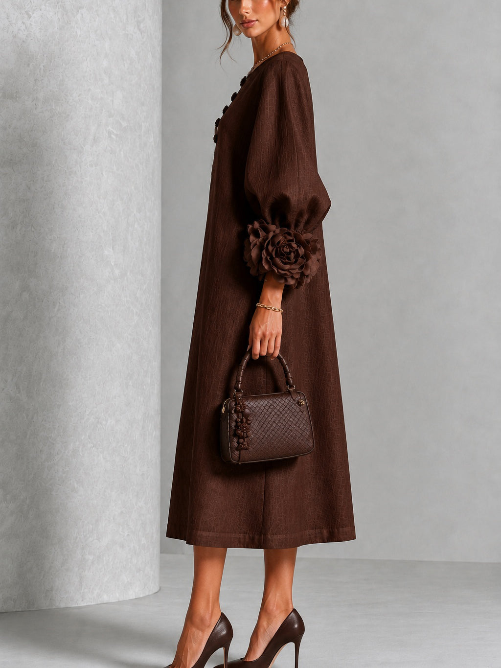 Robe Midi Chocolat Brun avec Manches à Fleurs Étonnantes