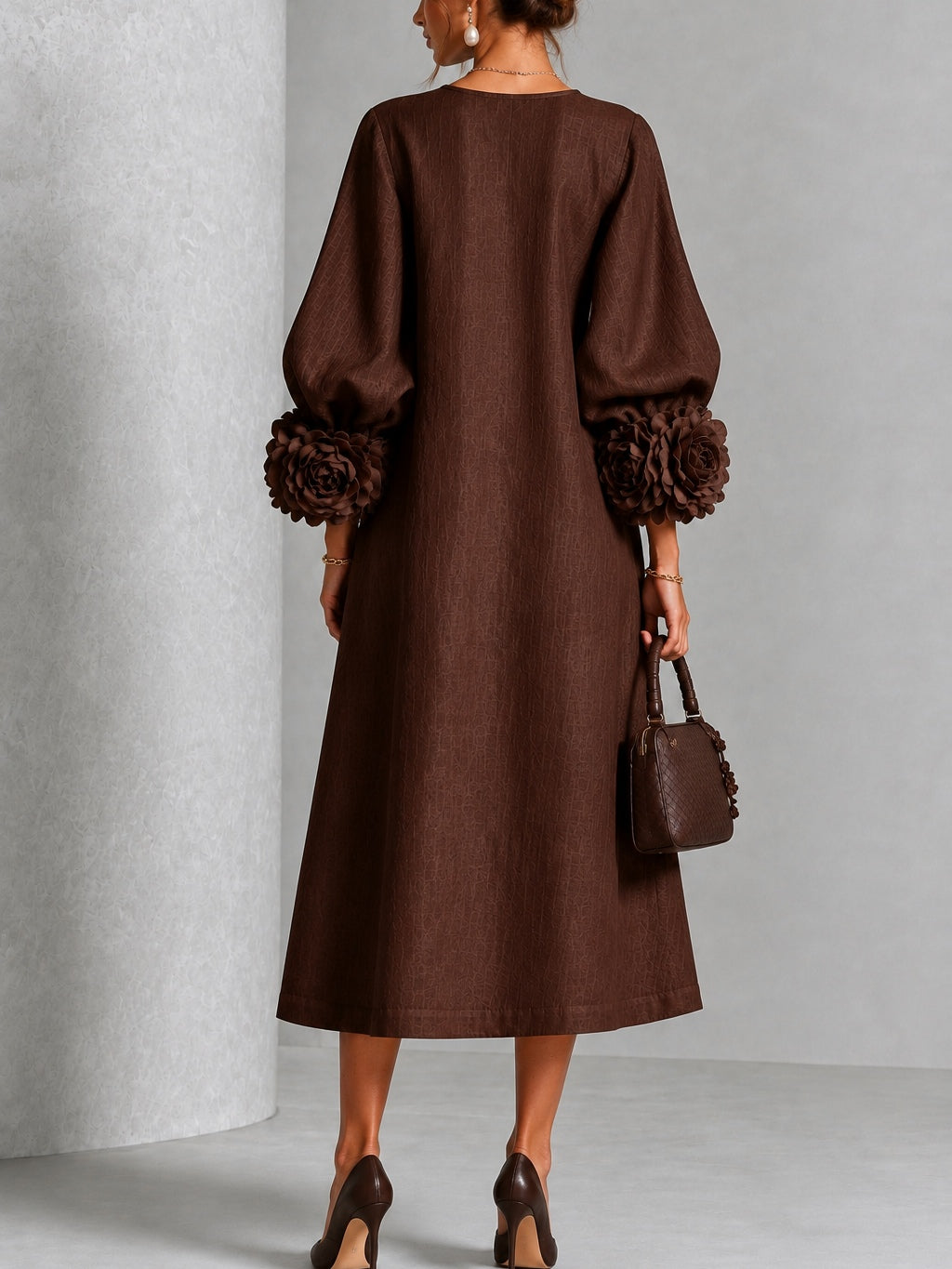 Robe Midi Chocolat Brun avec Manches à Fleurs Étonnantes