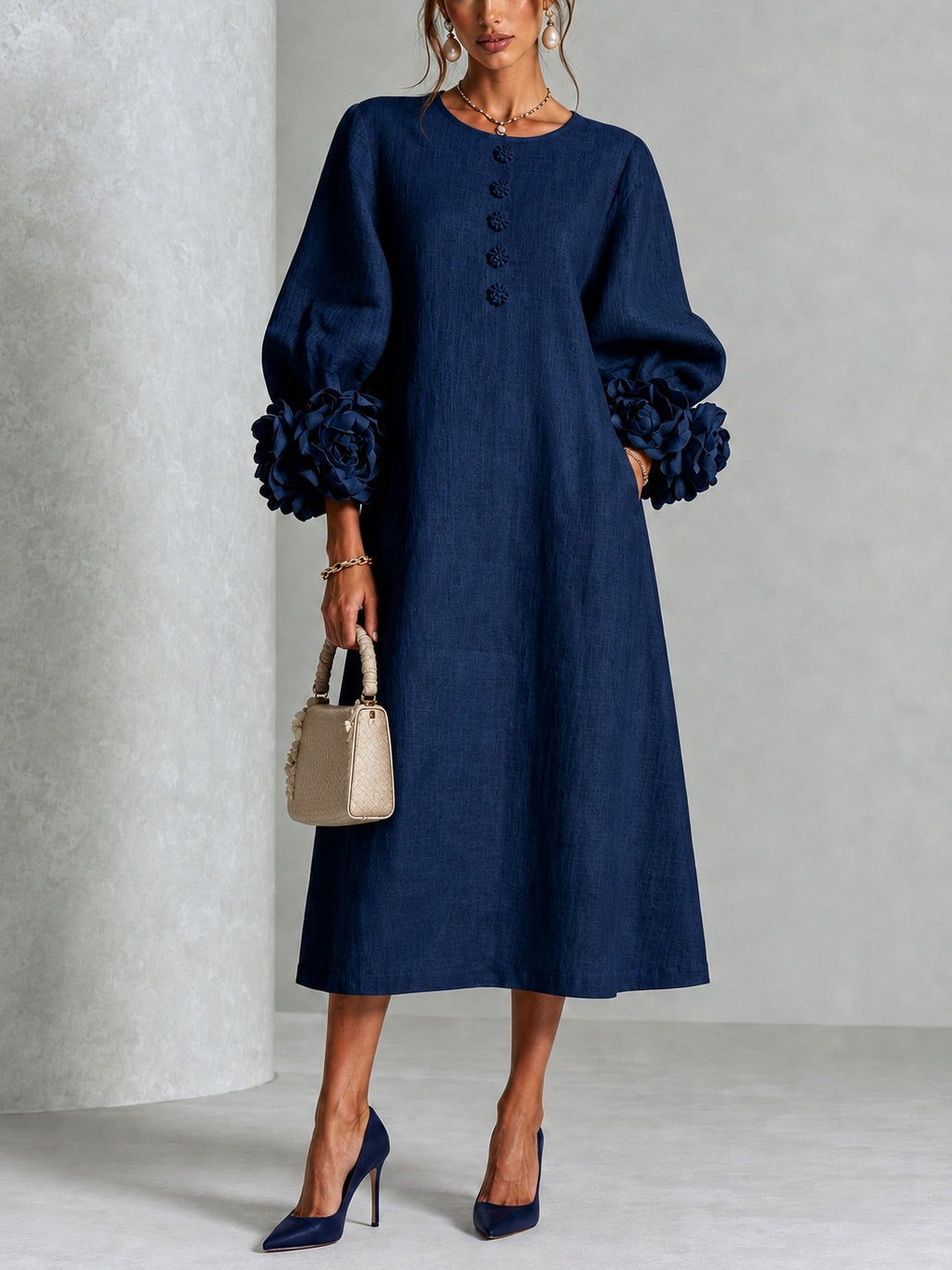 Robe Midi Boutonnée Bleu Marine avec Manches à Fleurs Étonnantes