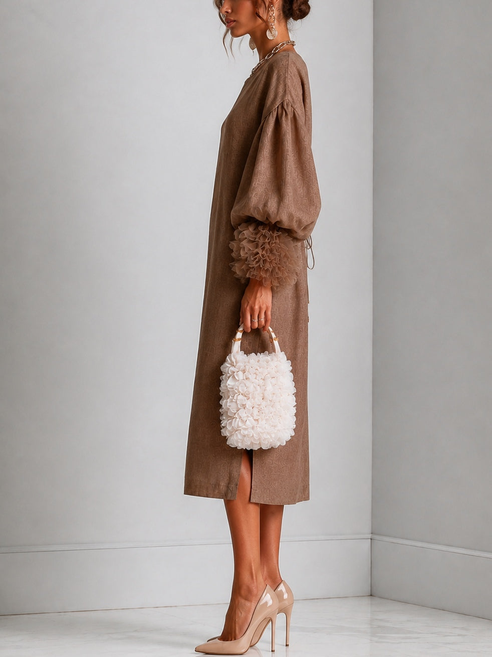 Robe Midi Ajustable Marron avec Cordons à la Taille, Manches Lanternes et Manches Volantes Plissées