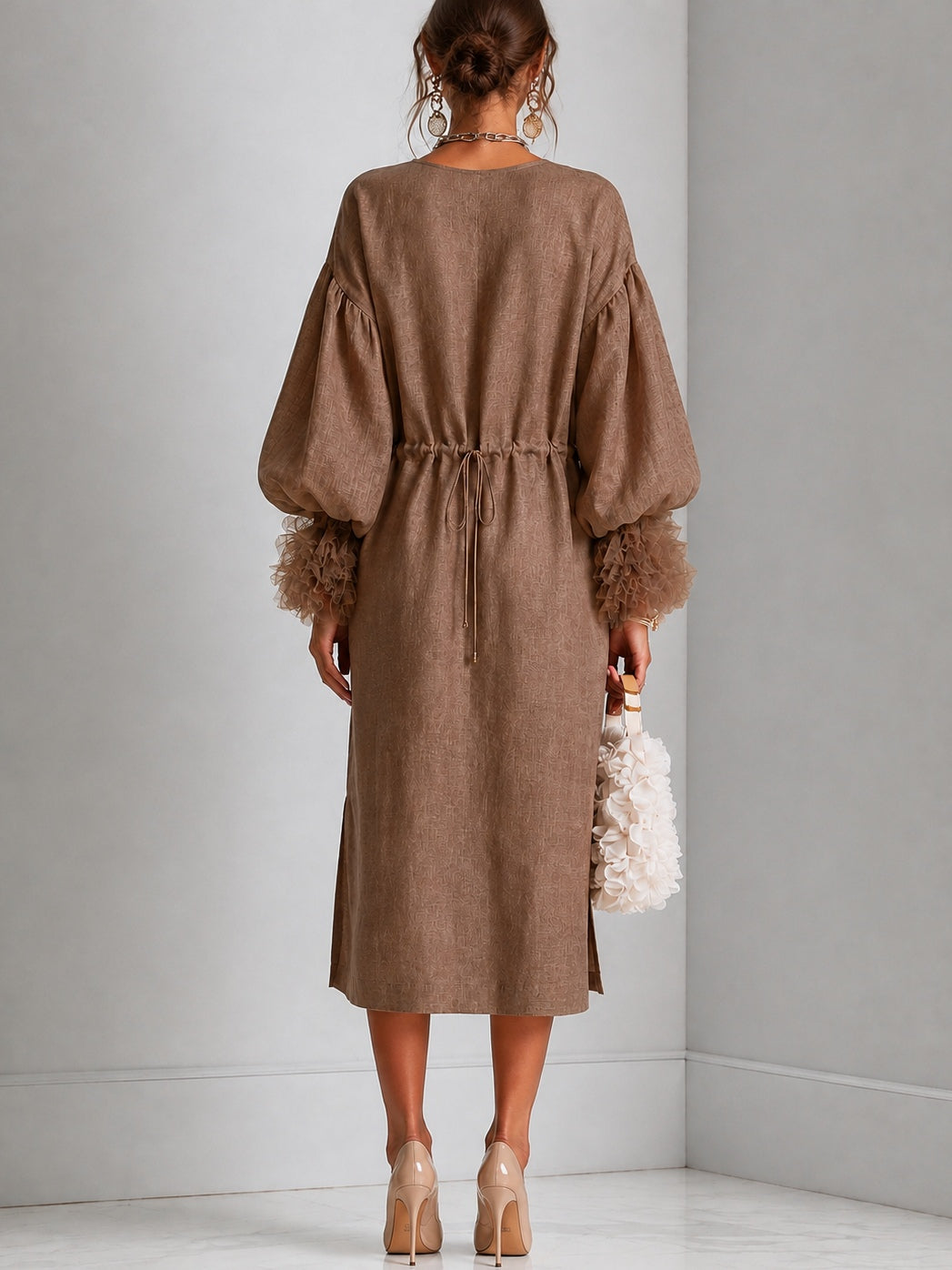 Robe Midi Ajustable Marron avec Cordons à la Taille, Manches Lanternes et Manches Volantes Plissées