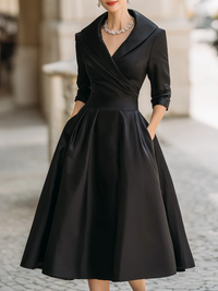 Robe Midi A-ligne en Satin Noir Élegante à Col V Plissé