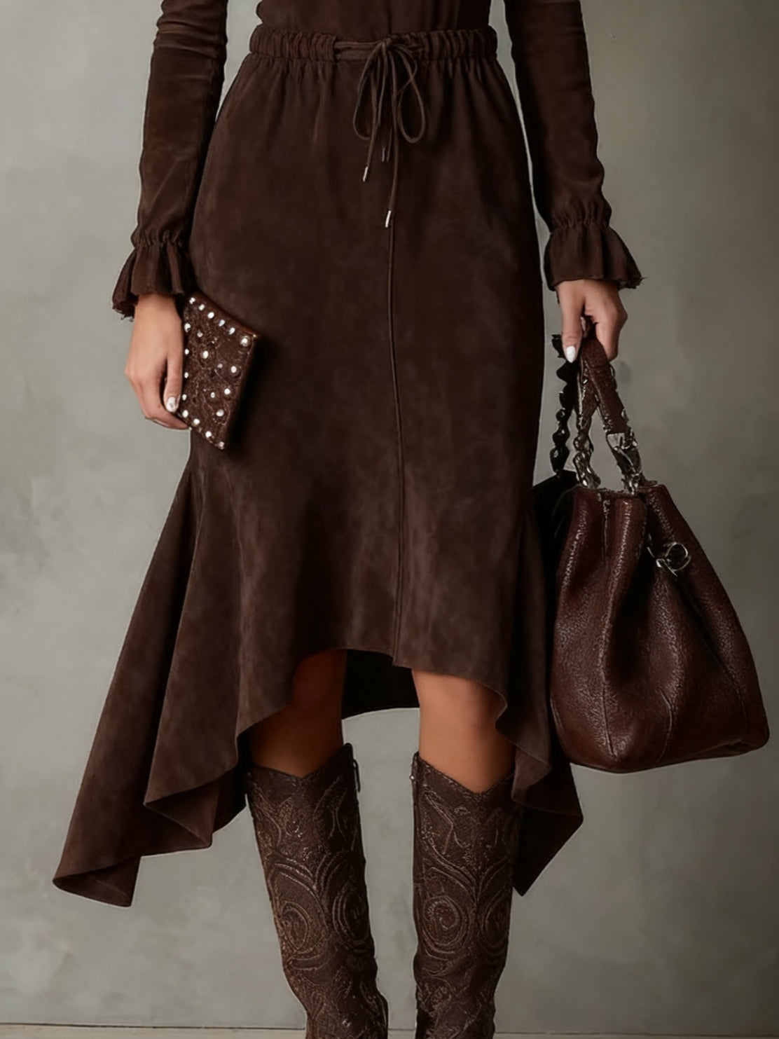 Robe Midi Inégale en Suède Brun Foncé avec Cordon de Serrage Élégante