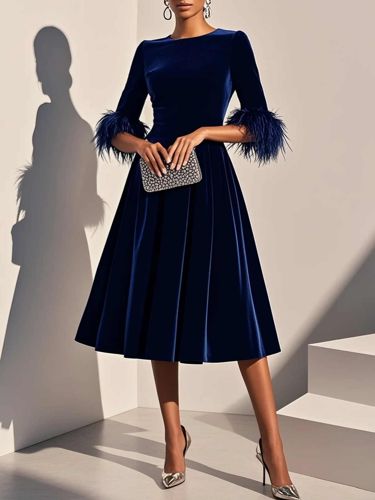 Robe Midi en Velours Bleu Foncé avec Finition en Plume et Col Rond, Manches Courtes, Silhouette en A