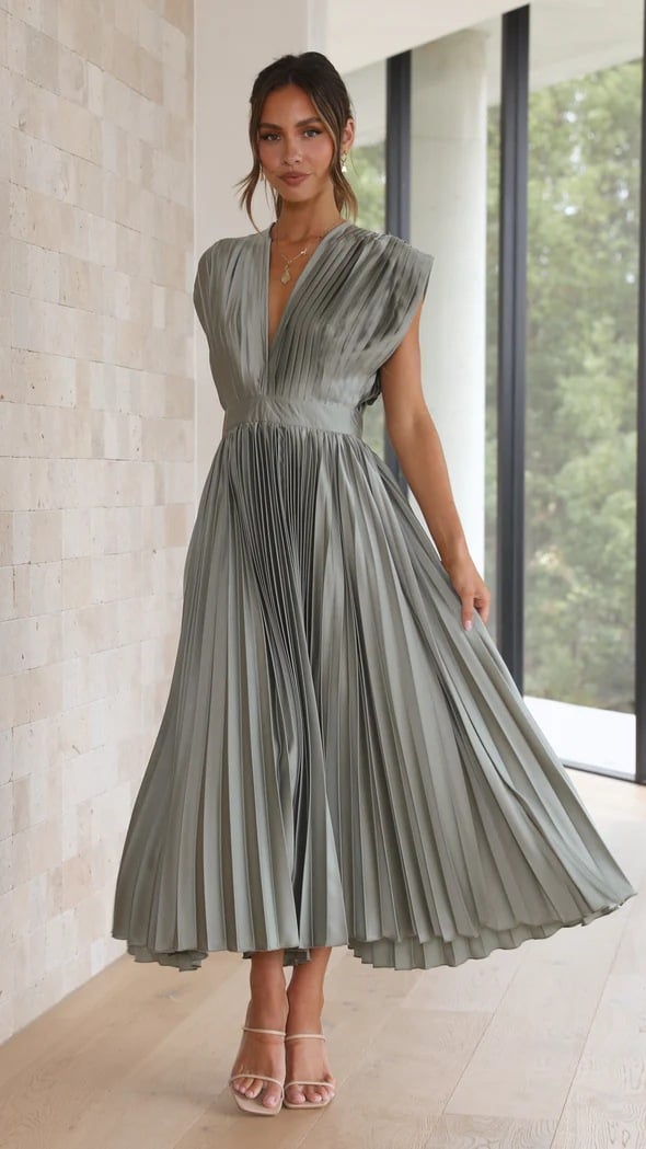 Robe Midi Fluide en Satin Pliée à Col en V Élégante