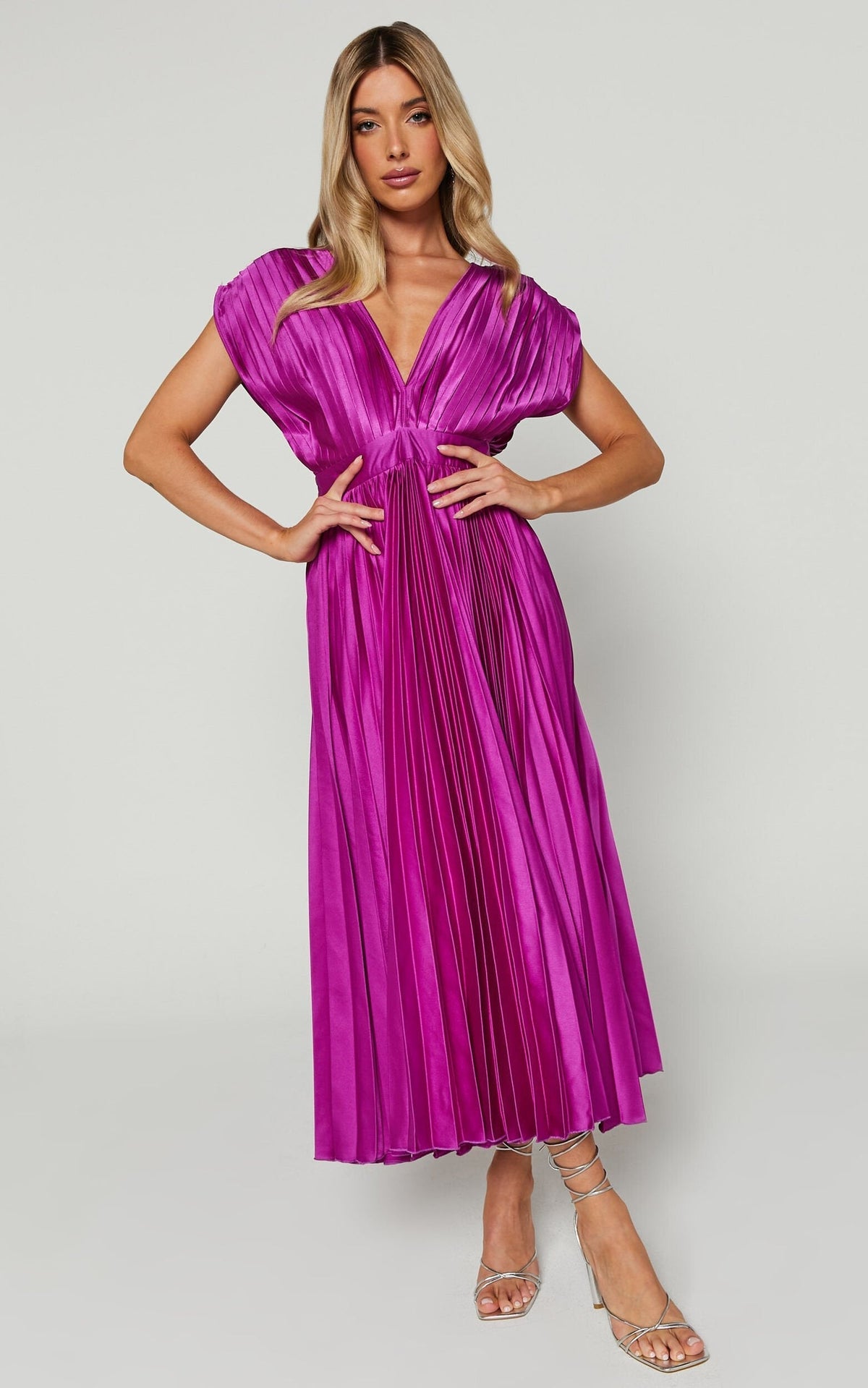 Robe Midi Fluide en Satin Pliée à Col en V Élégante
