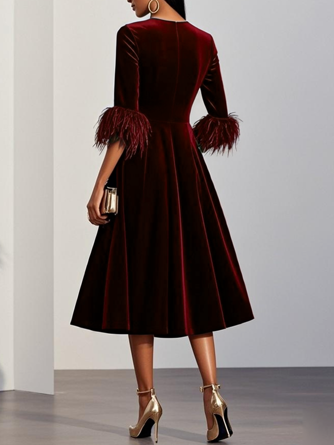 Robe Midi en Velours Bleu Foncé avec Finition en Plume et Col Rond, Manches Courtes, Silhouette en A